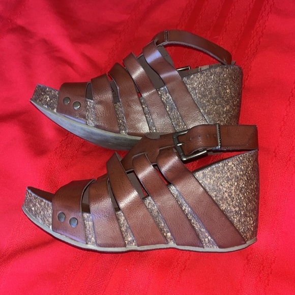 Brown Strappy Platform Wedges - Picture 4 of 12